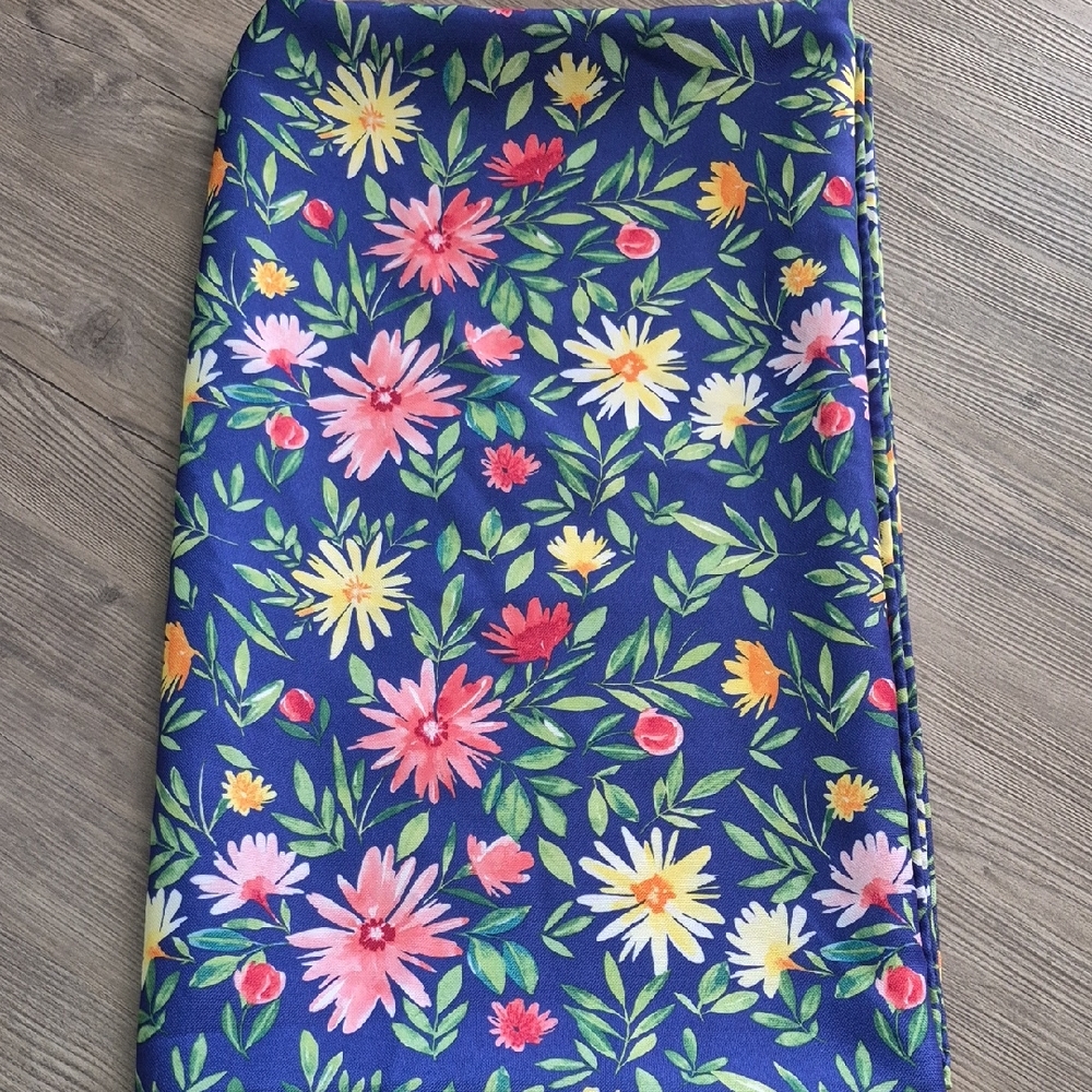 Tabatha Webb Floral Patterned 100x60 Tablecloth